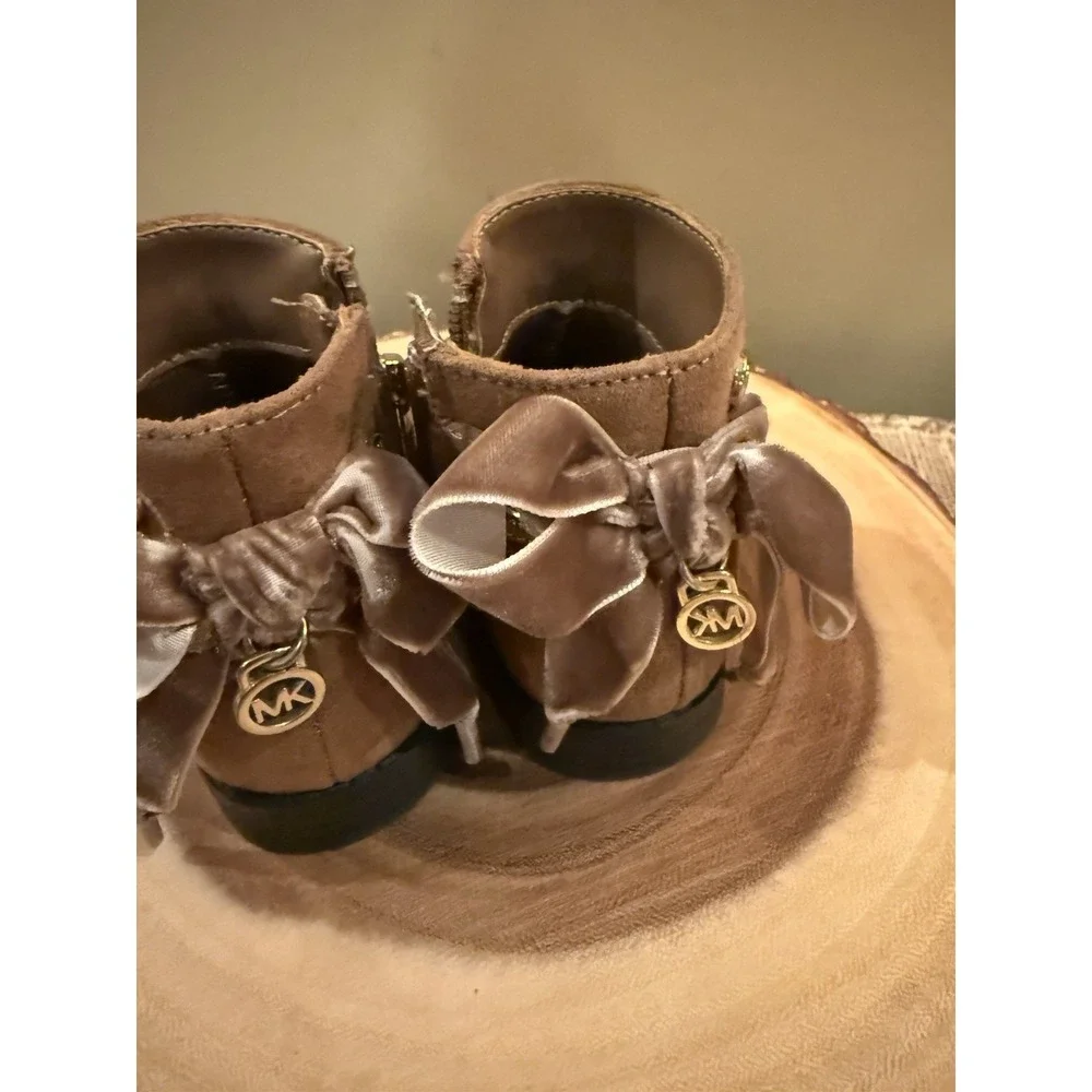 MICHAEL‎ Michael Kors Emma Deb Bow Charm Bootie Baby Girl's 5 Caramel New